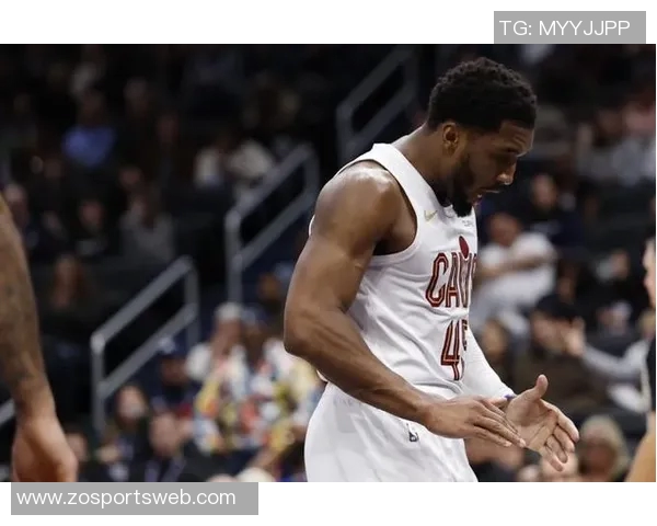 米切尔第三节伤退仅得15分2板2助球迷心痛不已遗憾难忍